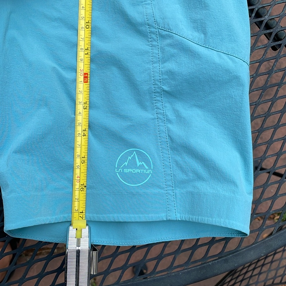 La Sportiva Women's Zen Bermuda light Blue Shorts - Picture 8 of 11